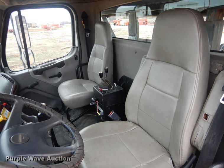 image for item DH3682 2006 Freightliner Business Class M2 roll off container truck