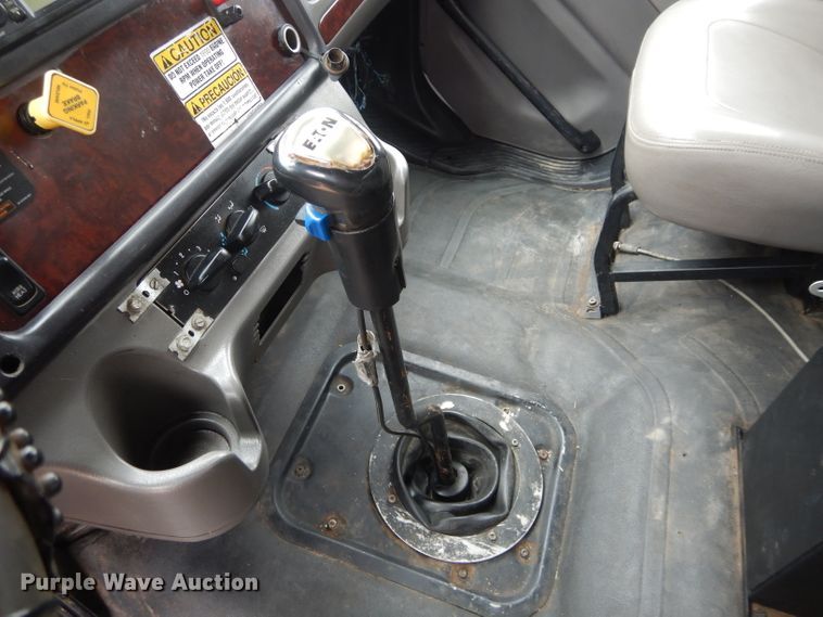 image for item DH3682 2006 Freightliner Business Class M2 roll off container truck