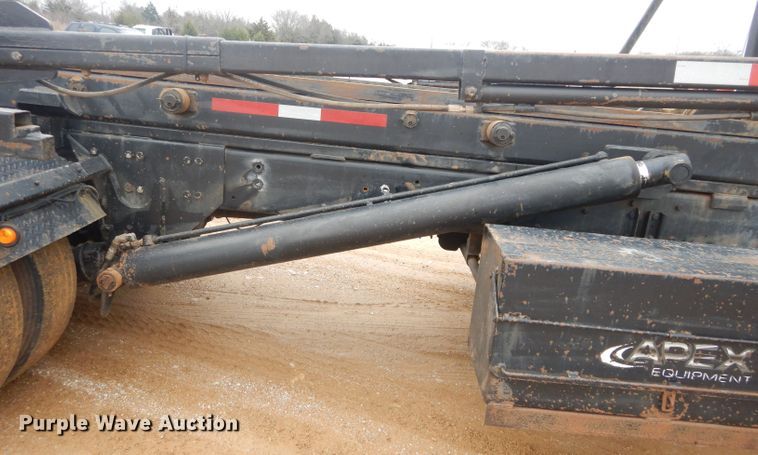 image for item DH3682 2006 Freightliner Business Class M2 roll off container truck