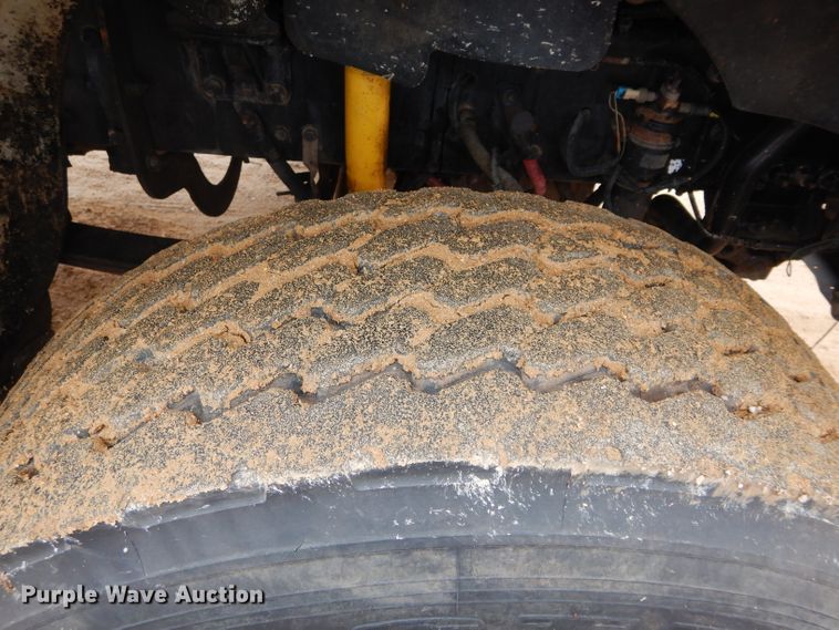 image for item DH3682 2006 Freightliner Business Class M2 roll off container truck