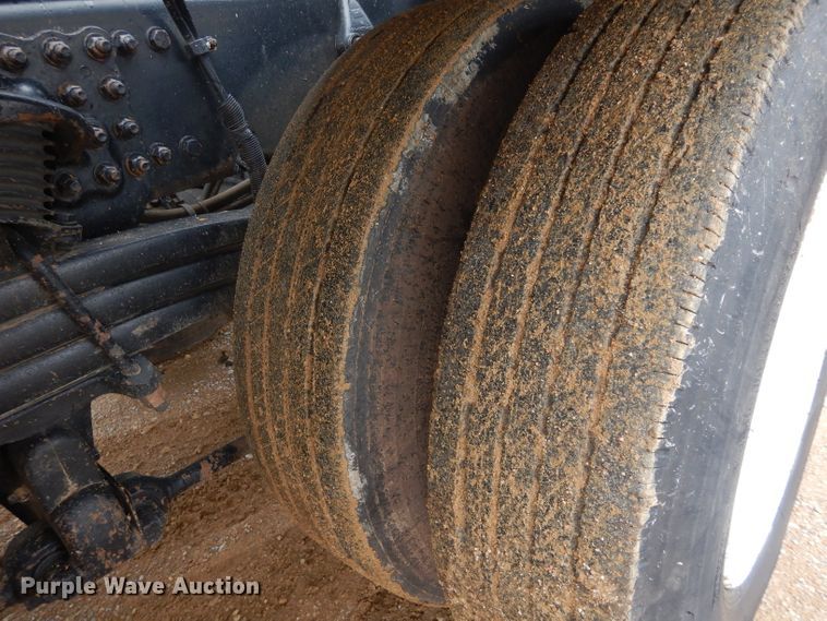 image for item DH3682 2006 Freightliner Business Class M2 roll off container truck