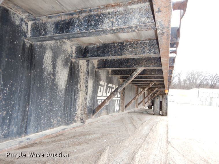 image for item DH4332 2000 Global 4811SPD drop deck trailer