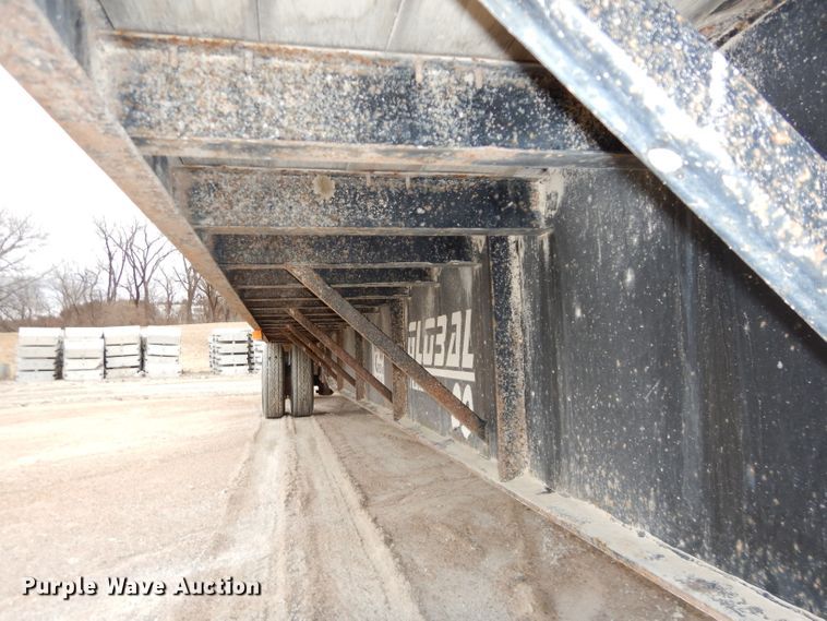 image for item DH4332 2000 Global 4811SPD drop deck trailer