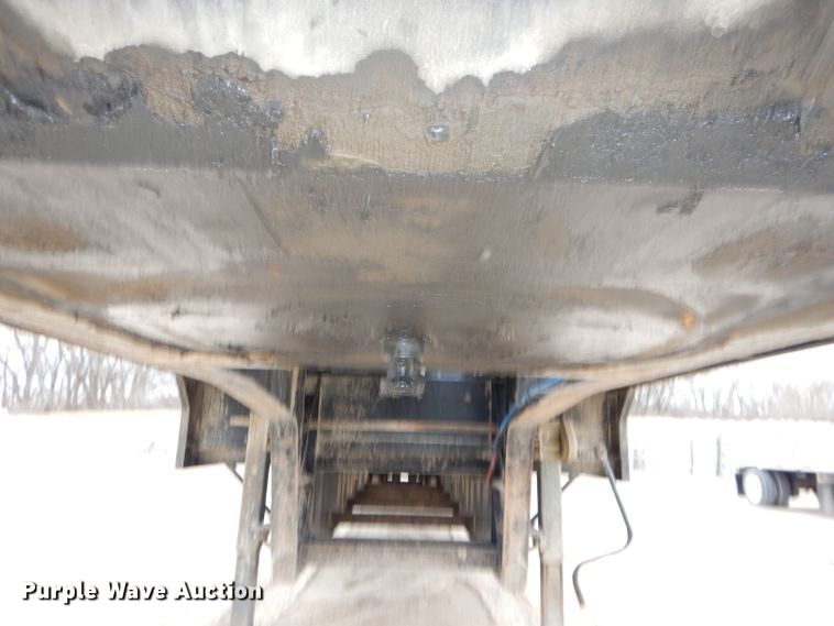 image for item DH4332 2000 Global 4811SPD drop deck trailer