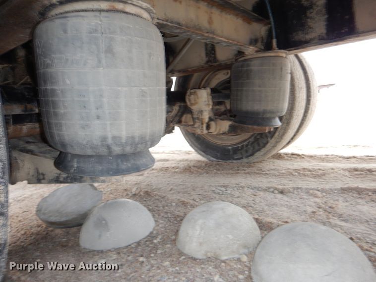 image for item DH4332 2000 Global 4811SPD drop deck trailer