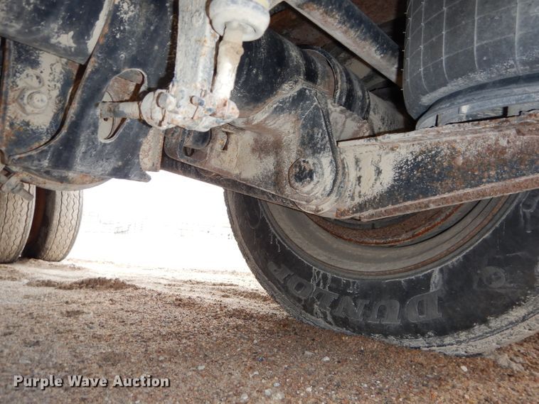 image for item DH4332 2000 Global 4811SPD drop deck trailer