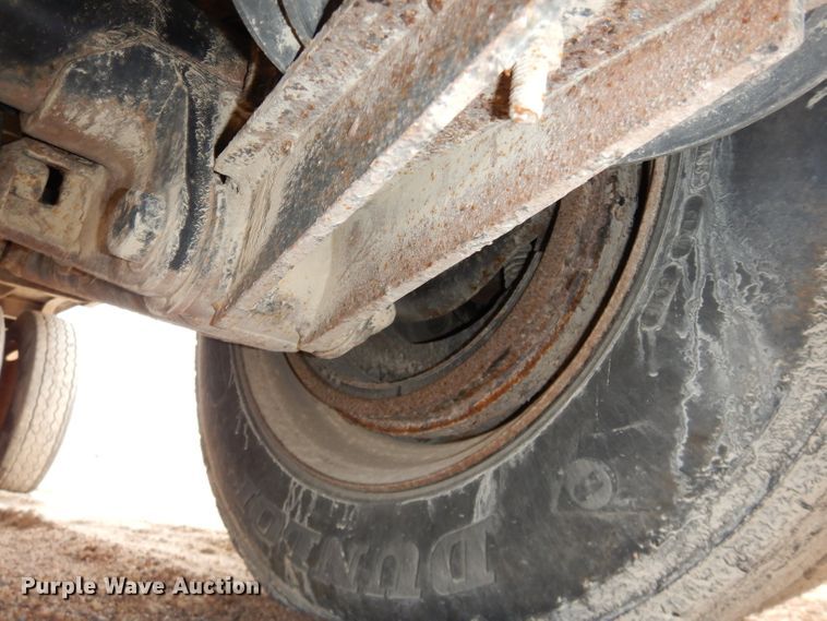 image for item DH4332 2000 Global 4811SPD drop deck trailer