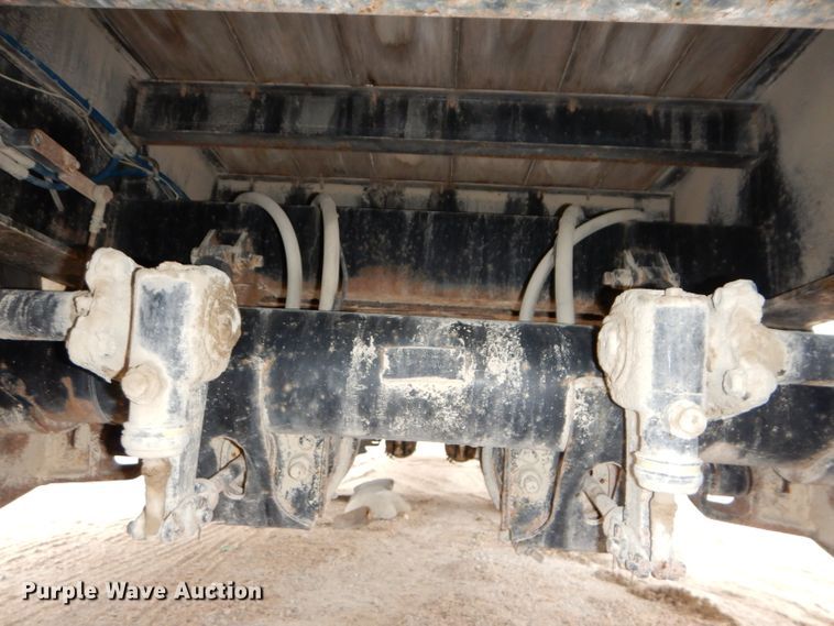 image for item DH4332 2000 Global 4811SPD drop deck trailer