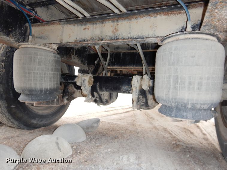 image for item DH4332 2000 Global 4811SPD drop deck trailer