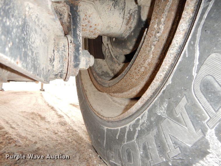 image for item DH4332 2000 Global 4811SPD drop deck trailer