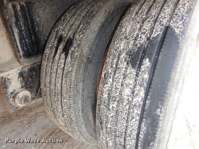 image for item DH4332 2000 Global 4811SPD drop deck trailer