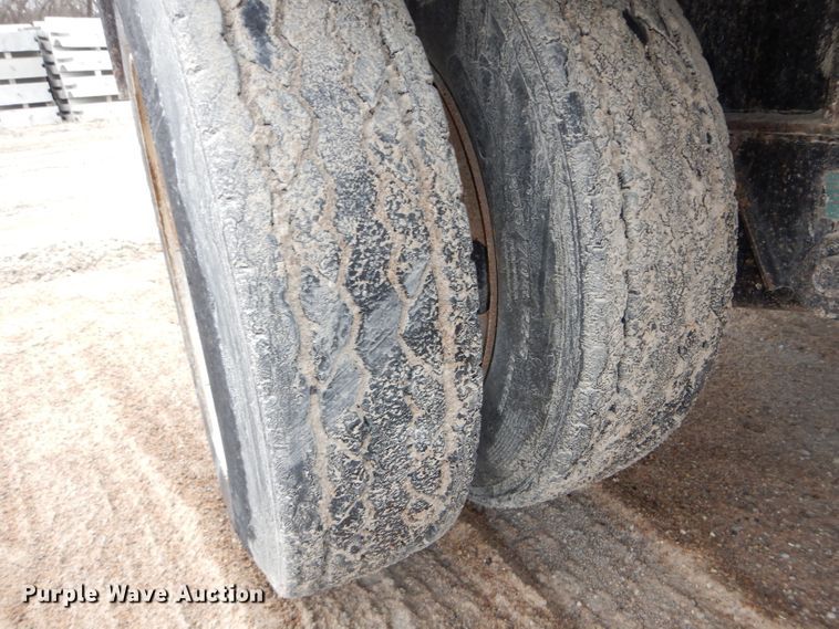 image for item DH4332 2000 Global 4811SPD drop deck trailer