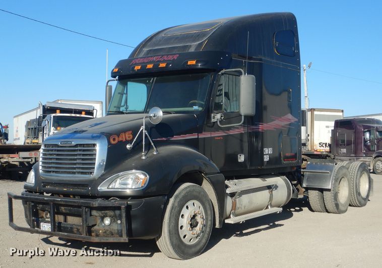 image for item DH6255 2007 Freightliner Columbia semi truck