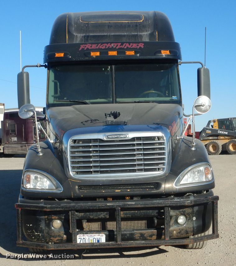 image for item DH6255 2007 Freightliner Columbia semi truck