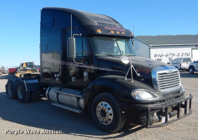 image for item DH6255 2007 Freightliner Columbia semi truck