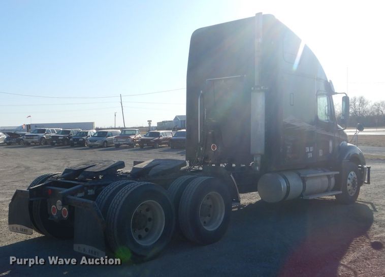 image for item DH6255 2007 Freightliner Columbia semi truck