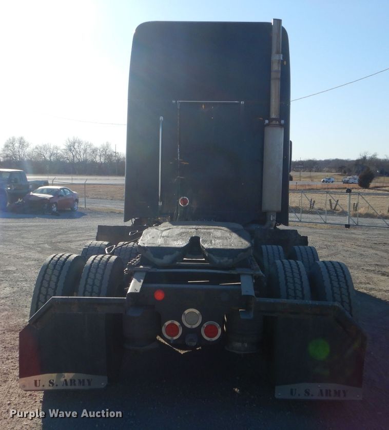 image for item DH6255 2007 Freightliner Columbia semi truck