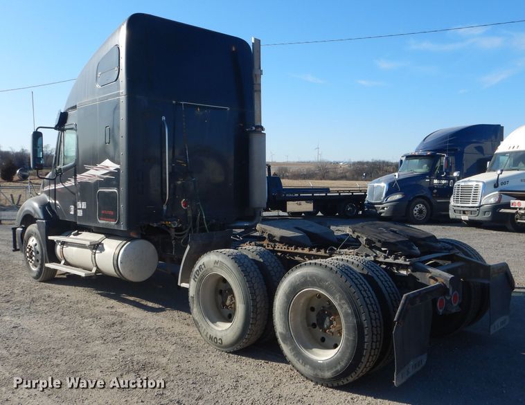 image for item DH6255 2007 Freightliner Columbia semi truck