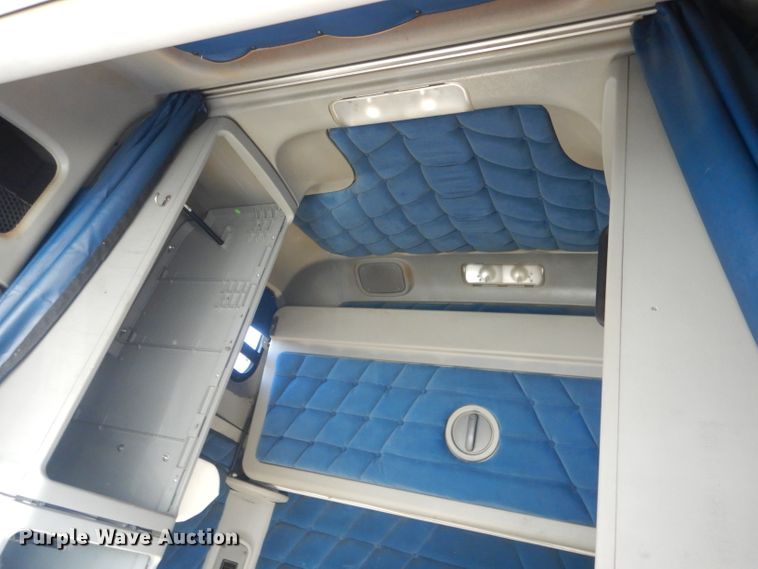 image for item DH6255 2007 Freightliner Columbia semi truck