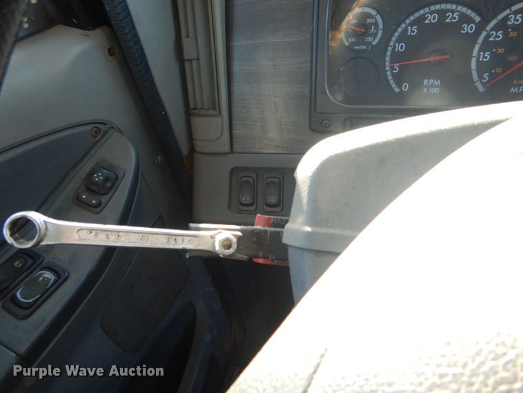 image for item DH6255 2007 Freightliner Columbia semi truck