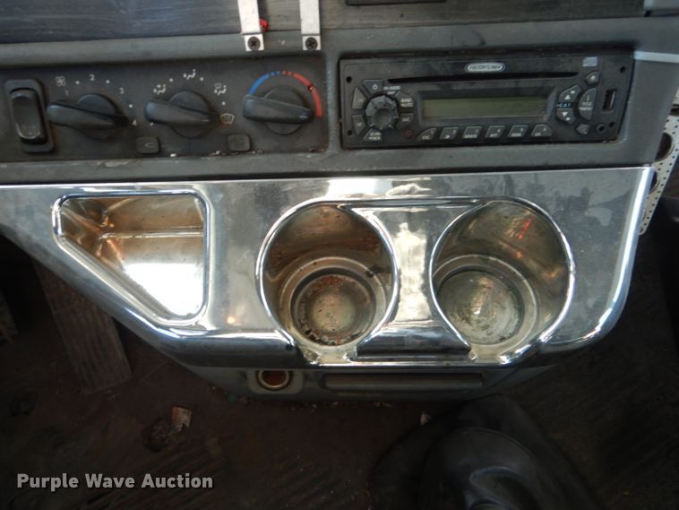 image for item DH6255 2007 Freightliner Columbia semi truck