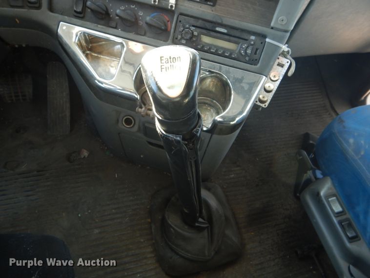 image for item DH6255 2007 Freightliner Columbia semi truck