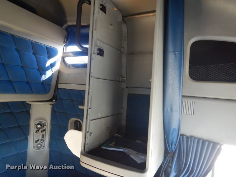 image for item DH6255 2007 Freightliner Columbia semi truck