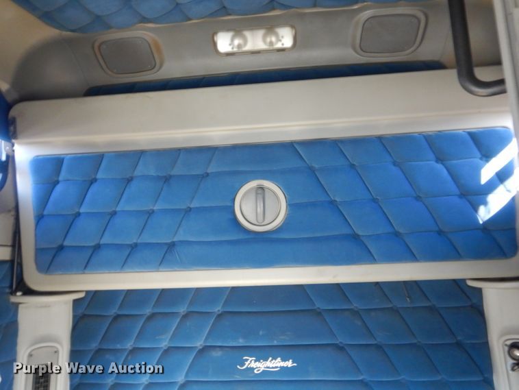 image for item DH6255 2007 Freightliner Columbia semi truck