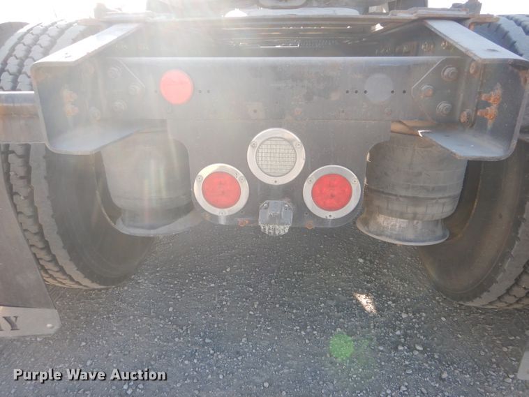 image for item DH6255 2007 Freightliner Columbia semi truck