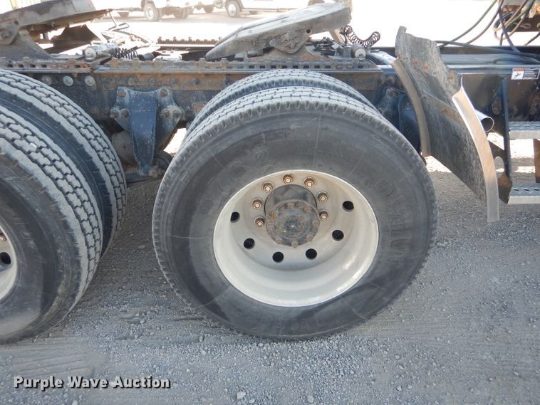 image for item DH6255 2007 Freightliner Columbia semi truck