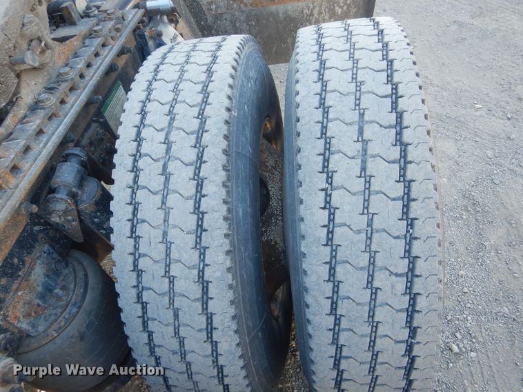 image for item DH6255 2007 Freightliner Columbia semi truck