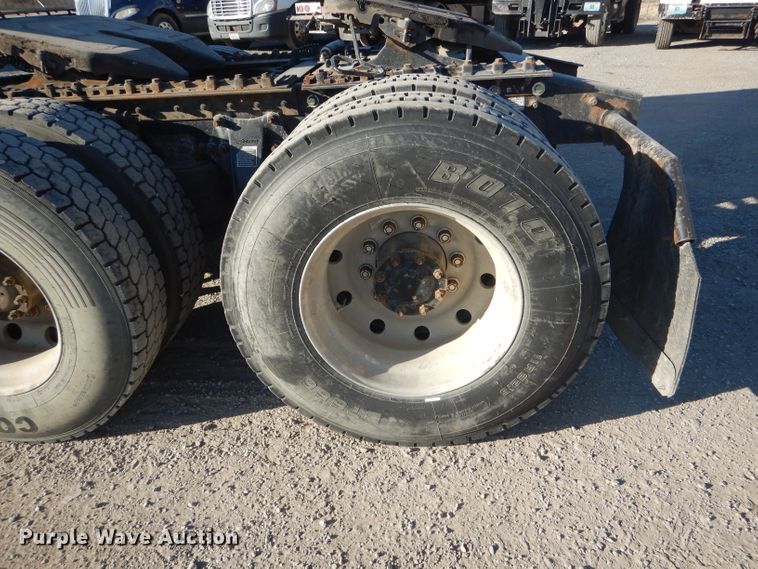 image for item DH6255 2007 Freightliner Columbia semi truck