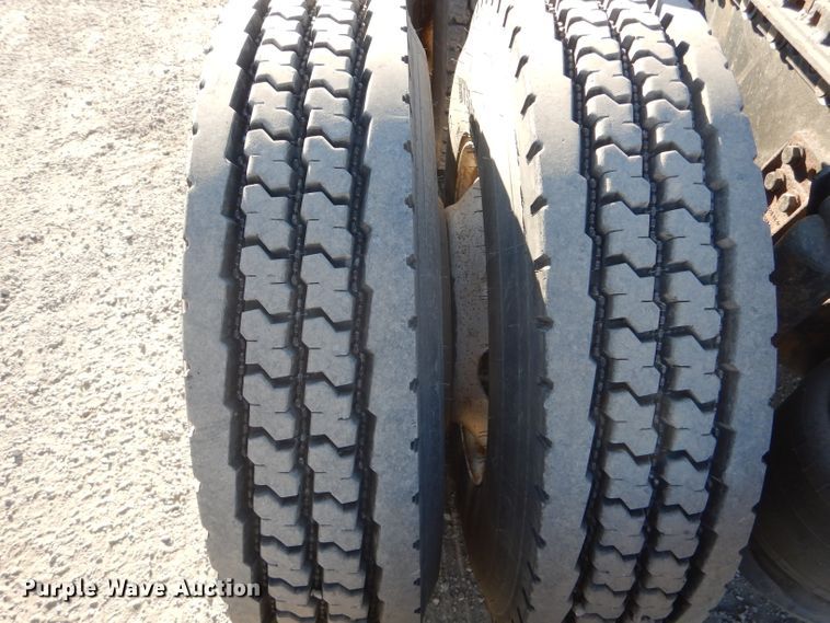 image for item DH6255 2007 Freightliner Columbia semi truck