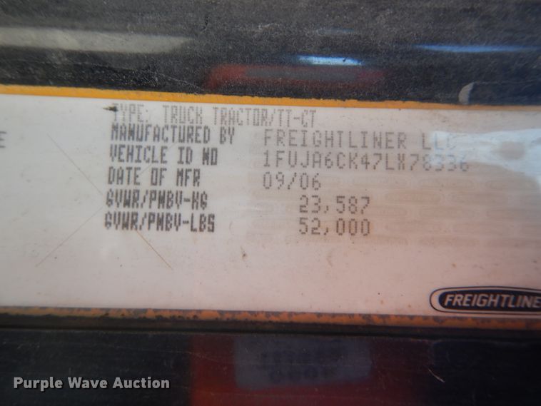 image for item DH6255 2007 Freightliner Columbia semi truck