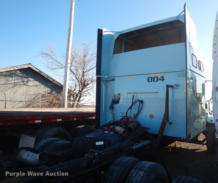 image for item DH6256 2006 International 9400i semi truck