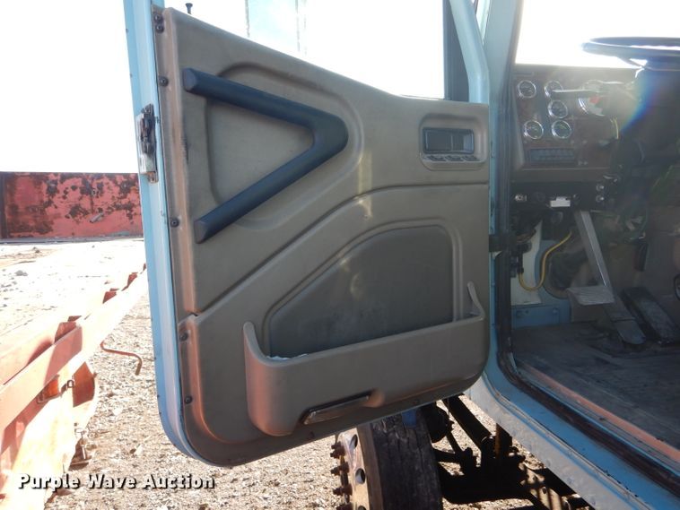 image for item DH6256 2006 International 9400i semi truck