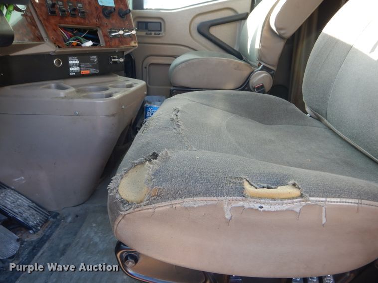 image for item DH6256 2006 International 9400i semi truck