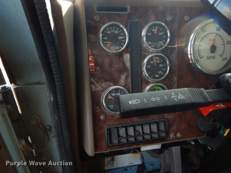 image for item DH6256 2006 International 9400i semi truck