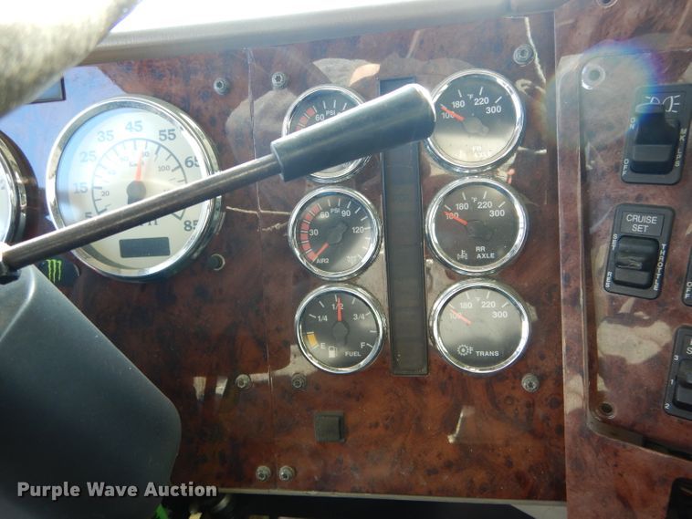 image for item DH6256 2006 International 9400i semi truck