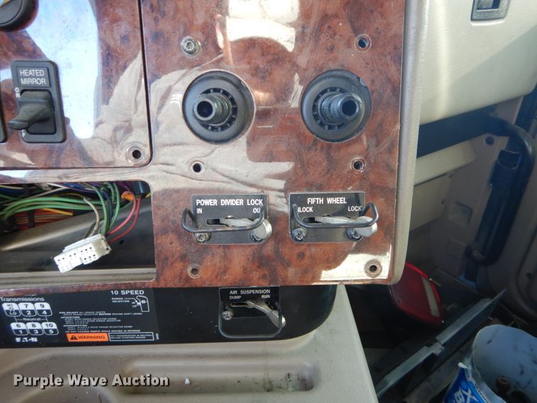 image for item DH6256 2006 International 9400i semi truck