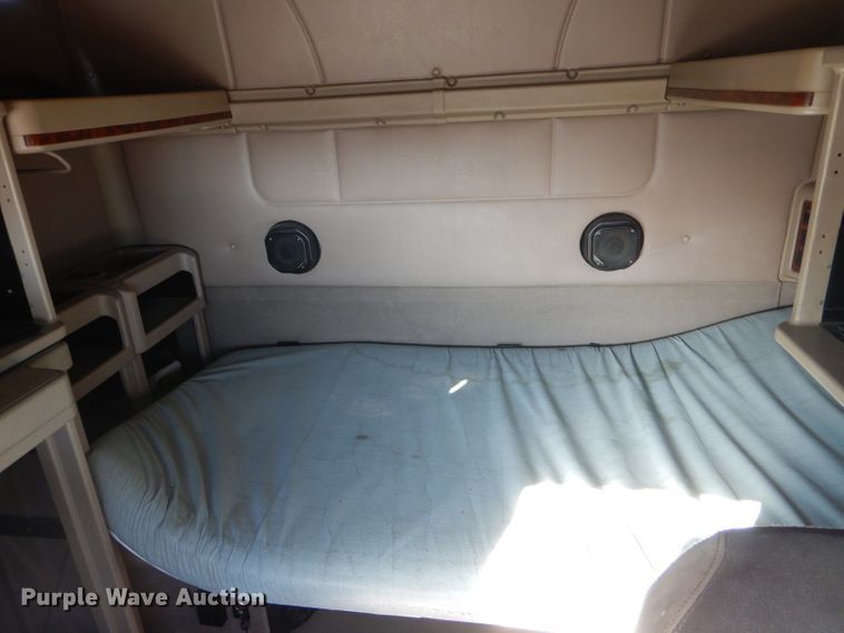 image for item DH6256 2006 International 9400i semi truck