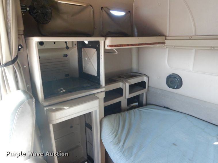 image for item DH6256 2006 International 9400i semi truck