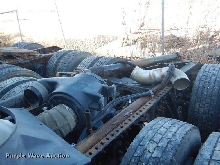 image for item DH6256 2006 International 9400i semi truck