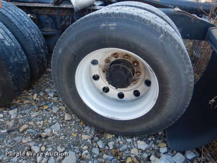 image for item DH6256 2006 International 9400i semi truck