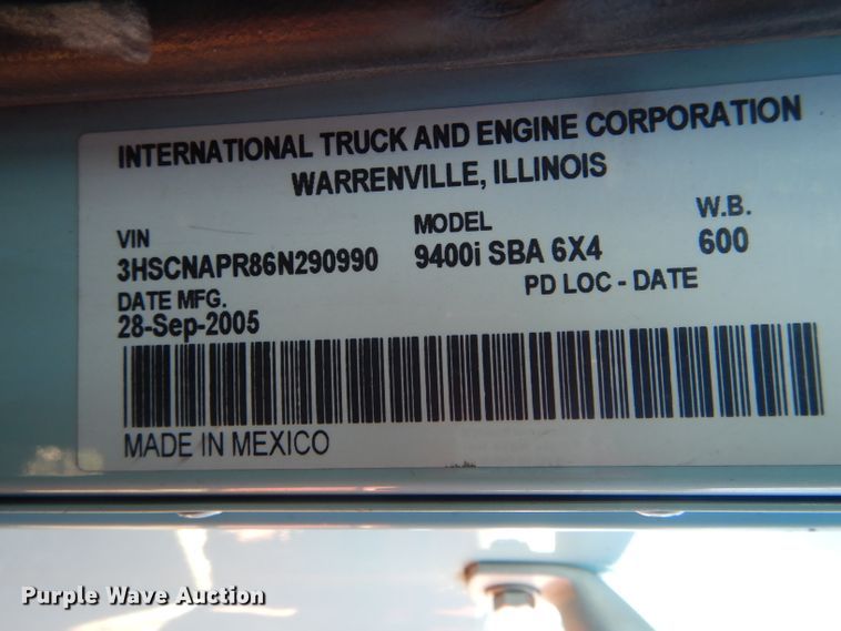 image for item DH6256 2006 International 9400i semi truck