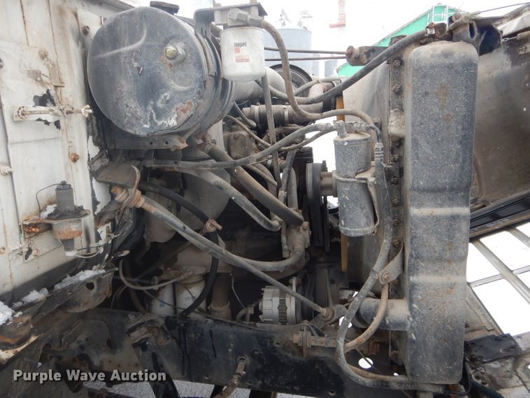 image for item DH6331 1985 International F2275 flat bed truck