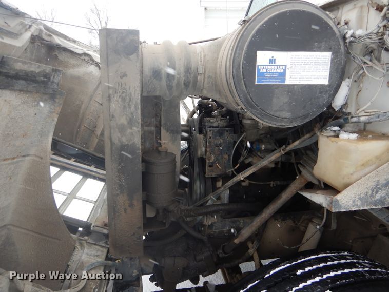 image for item DH6331 1985 International F2275 flat bed truck