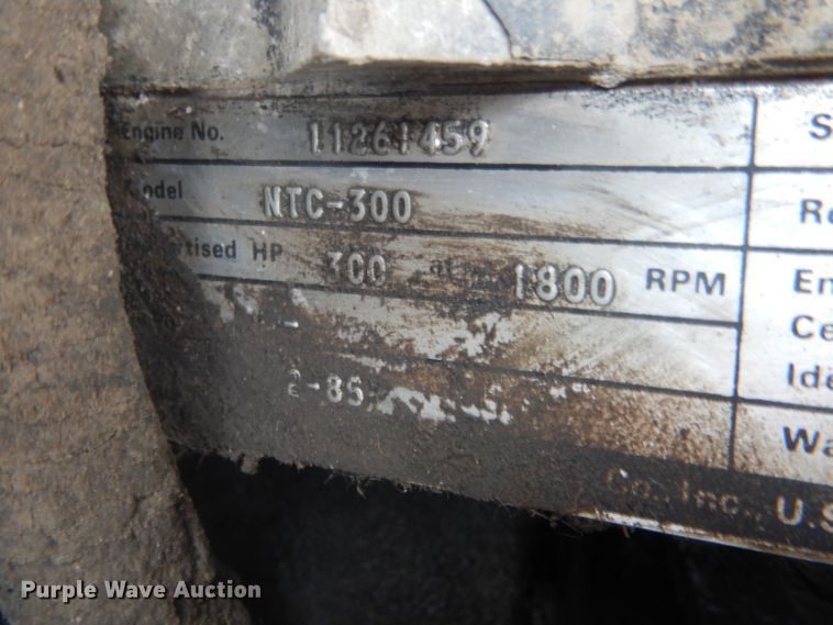 image for item DH6331 1985 International F2275 flat bed truck