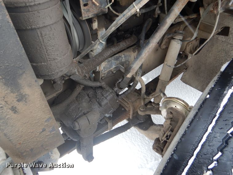 image for item DH6331 1985 International F2275 flat bed truck