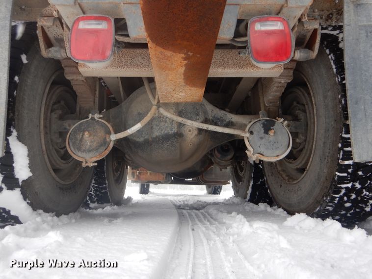 image for item DH6331 1985 International F2275 flat bed truck